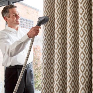 HILLARYS-ADVISOR-CURTAIN-FITTING