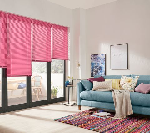 Fuschia-Venetian-blind-living-room