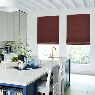 Roman-Blind_Allure_Bordeaux_Roomset