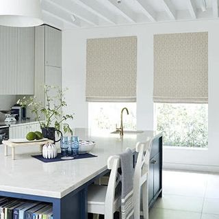 roman_blind_pattern_nexus_latte