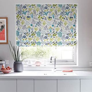 Roman_Blind_Ester_Citron_Roomset.