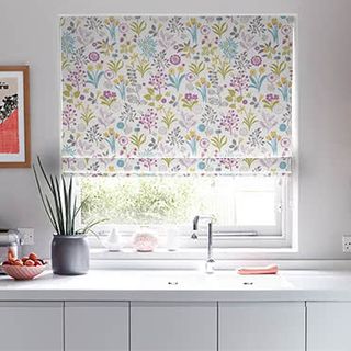 Roman_Blind_Ester_Hollyhock_Roomset
