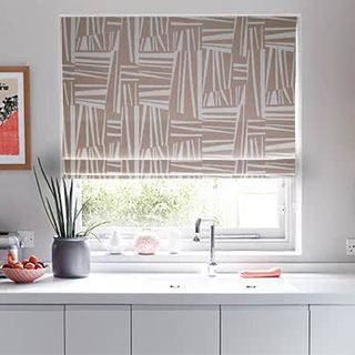 Roman_Blind_Geometro_Lilas_Roomset.