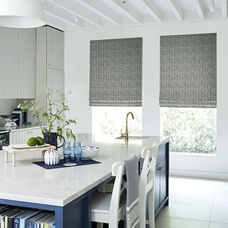 Roman_Blind_Romari_Raven