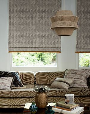 portrait_roomset_of_living_room_with_roman_blinds