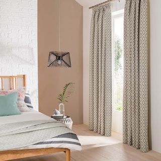 Curtain_Laverne Glacier_Roomset