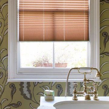 Pleated Blind_Sasso Brick_Bathroom