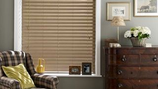Wooden Blinds_Haywood Washboard Grey_Roomset