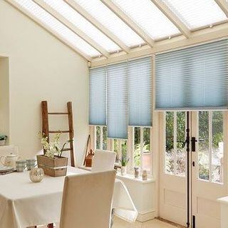 Pleated Blind_Sasso Aqua Sides and Grenoble Cream Roof_Conservatory
