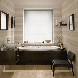 Sheer Luxury Classic Stripe Venetian blinds in a cosy bathroom