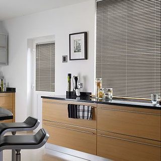 Venetian Blind_Special Finish Shiny Silver_Roomset
