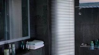 Venetian Blind_Studio Silver_Roomset