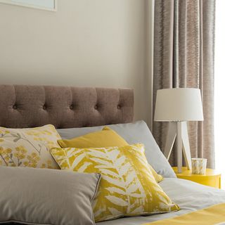 Selection-of-cushions-on-bed-bedroom