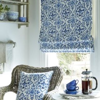 bazaar-porcelain-blue-roman-blind