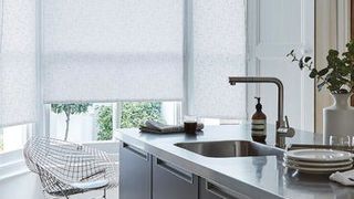white roller blind in the kitchen-SPECTRAL-STONE