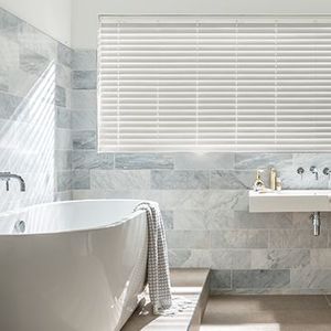 Light grey fauxwood blind_bathroom_Natural stone