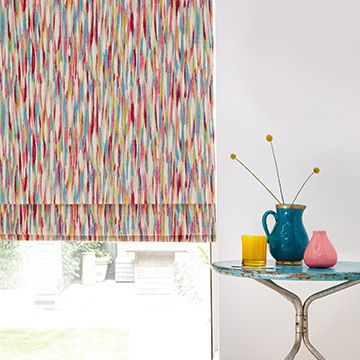 Red roman blind-lounge-Impression festival pink