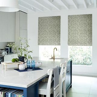 roman_blind_pattern_seraphina_glacier.