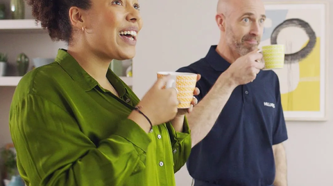 Hillarys advisor and a customer enjoying a cup of tea in the customers home