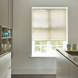 Pleated Blind_Alayna Ivory_Roomset