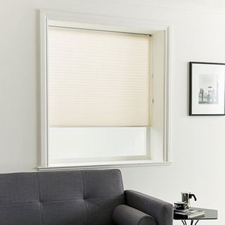 Pleated Blind_Crush Linen_Roomset