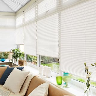 Pleated Blind_Malbec White_Roomset