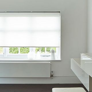 Pleated Blind_Midas White_Roomset