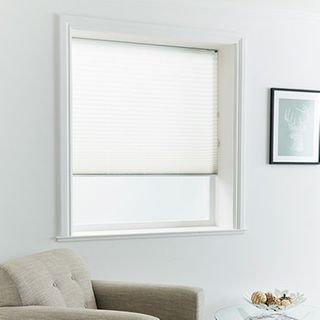 Pleated Blind_Mini Stripe White_Roomset