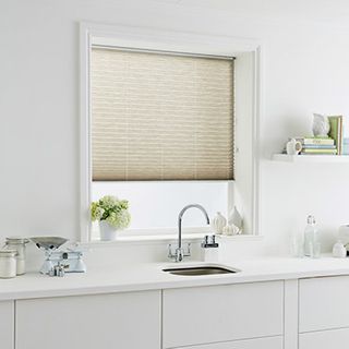 Pleated Blind_Montoya Umber_Roomset
