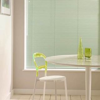 Venetian Blind_Special Finish Fern Green_Roomset