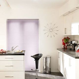 Venetian Blind_Special Finish Ice Pink_Roomset