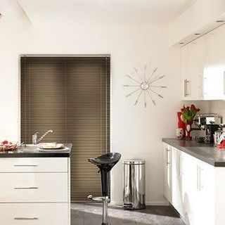 Venetian Blind_Special Finish Graphite_Roomset