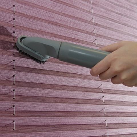 vacuuming-pleated-blinds