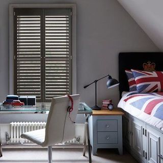Roomset---brown-grey-shutter