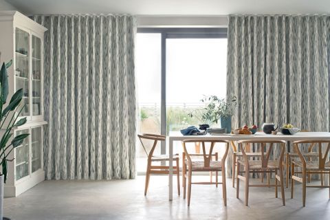 Impression Smoke curtains in dining room