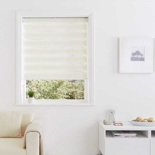 Day & Night blinds in Dawn Ivory in living space