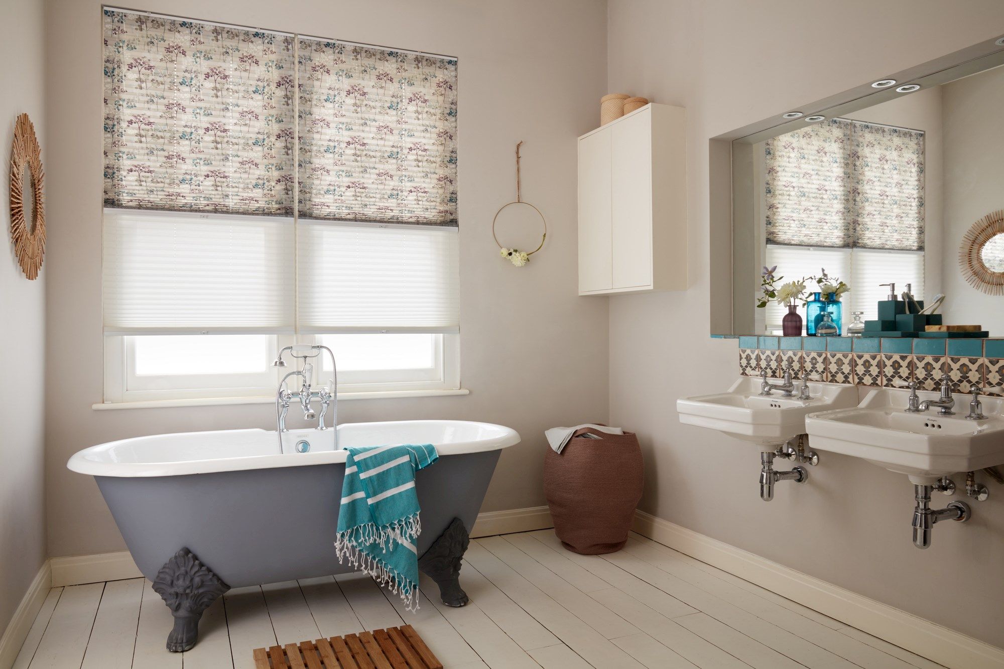 Bathroom deals window blinds