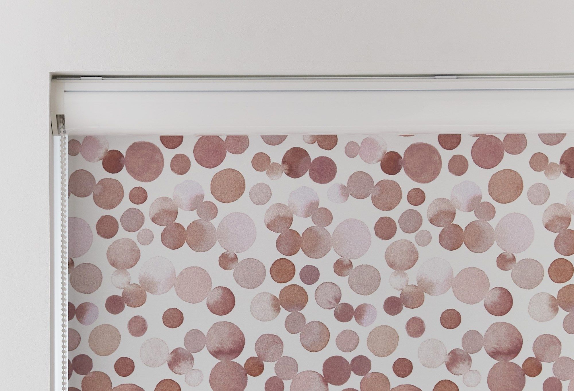 Roller blind cassette fitted to a window