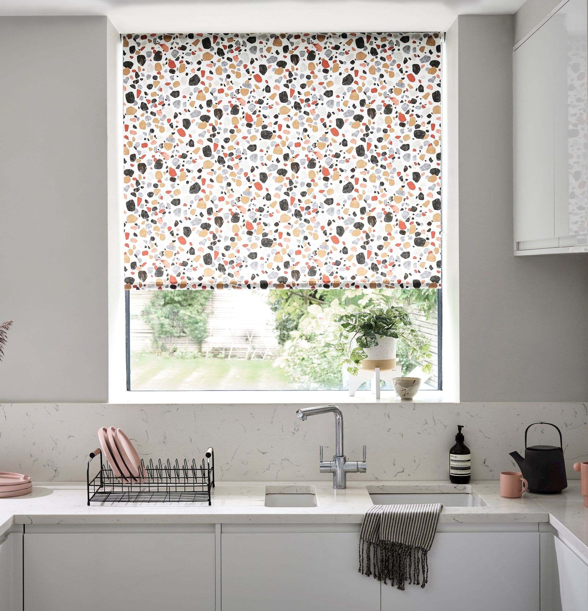 Hil 2021 Rollerslaunch Rollerblinds Lucca Brick Landscape Kitchen 0032 ?cb=20212303112313&mcb=5f884e47a7424cfe86340315ccaafed0