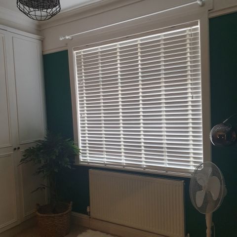 Local Southport customer Mahalia McNelly's Faux Wooden Venetian blind in bedroom
