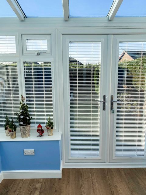 Perfect fit Venetian blind in a conservatory window