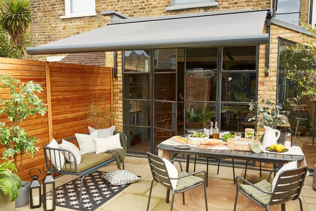 Hillarys awning with outdoor furniture