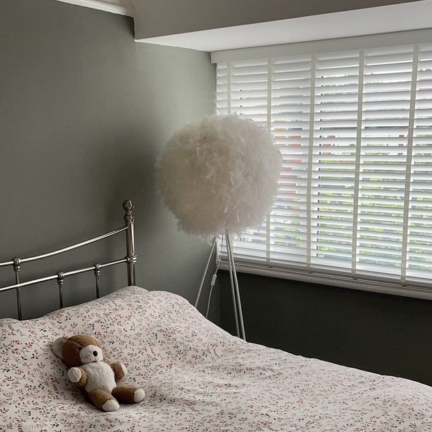 Ellwood Peak White venetian blinds in bedroom