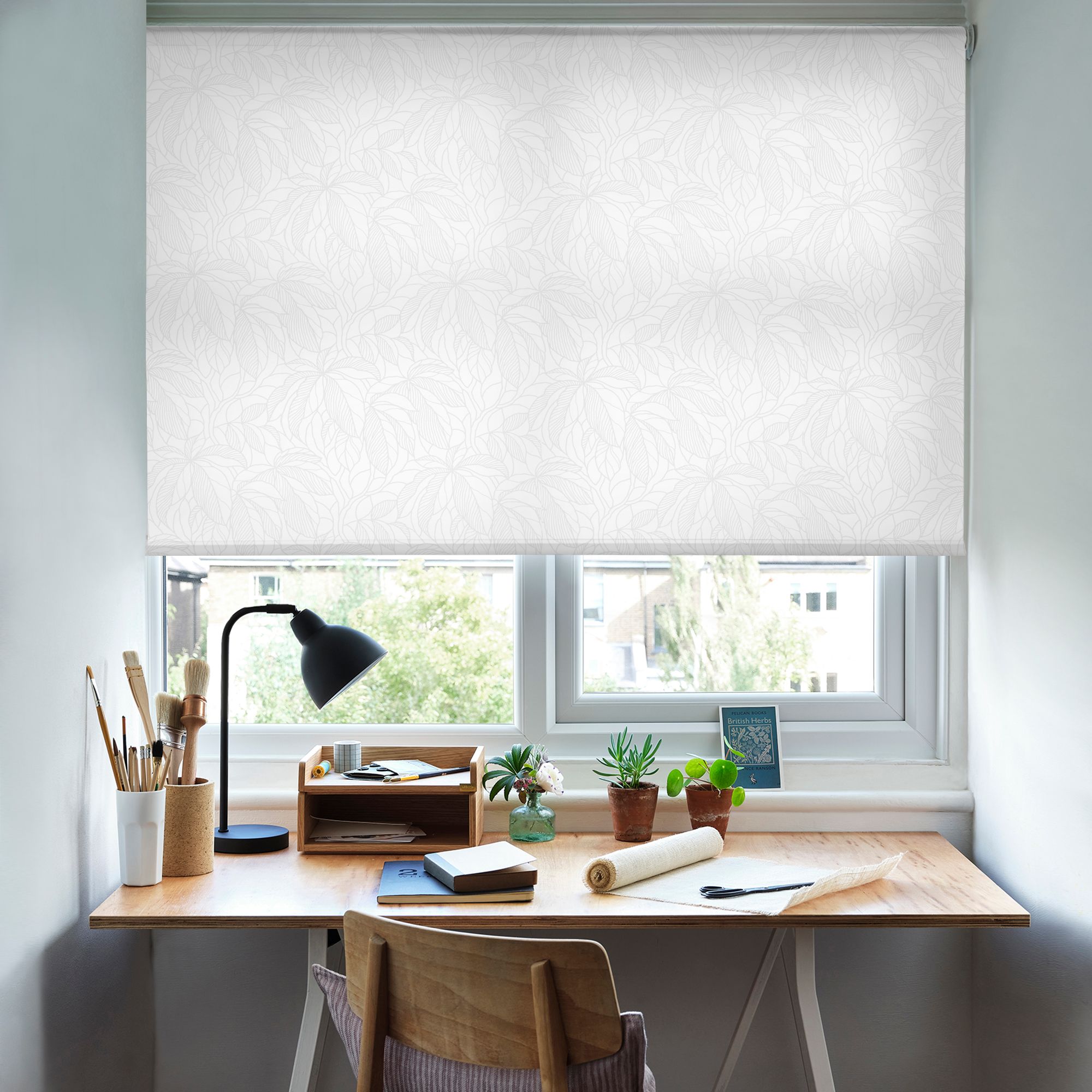 White roller deals blinds