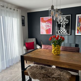 A-cozy-dining-room-setup-with-a-table-chairs-accented-by-Oxford-white-voile-curtains-by-Lyndsey-Wardman