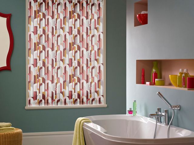 Hillarys Roller Blind in Bauhaus Mauve located in the bathroom 